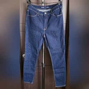 NWOT Old Navy High Rise Super Skinny Size 8